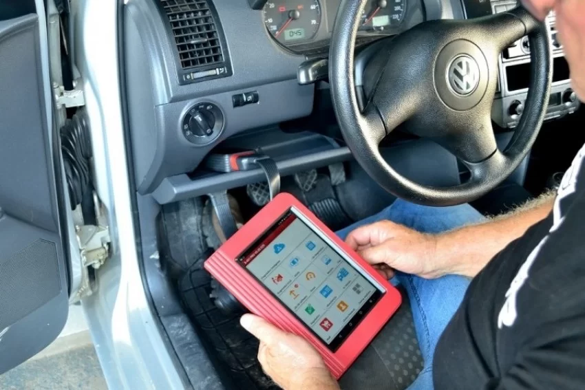 Diagnóstico completo com scanner automotivo